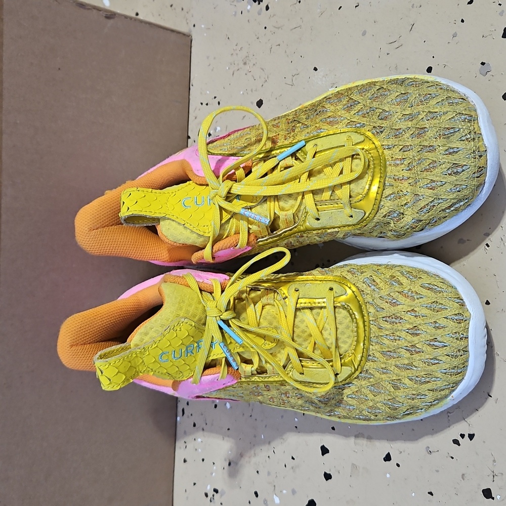 Curry 9 Sesame Street Big Bird size 8